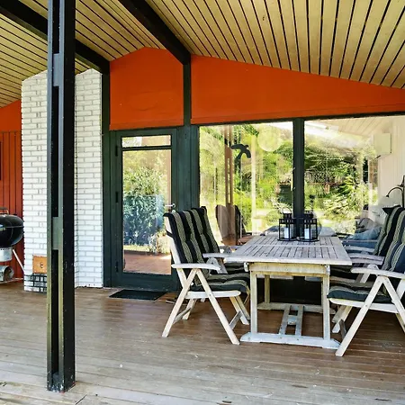 The Red Summer House With The Lush Garden At Vakantiehuis *