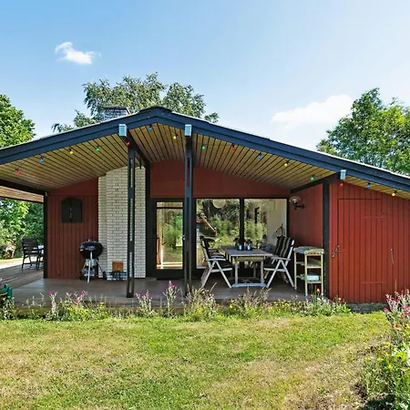 Vakantiehuis The Red Summer House With The Lush Garden At *