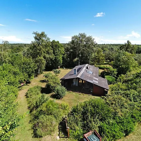 The Red Summer House With The Lush Garden At Vakantiehuis Asnæs
