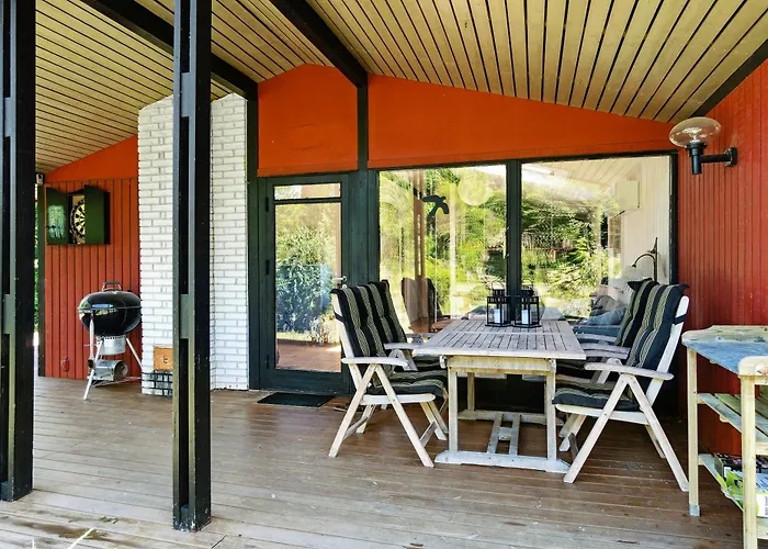 The Red Summer House With The Lush Garden At Vakantiehuis *