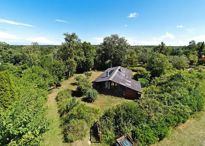 The Red Summer House With The Lush Garden At Vakantiehuis Asnæs
