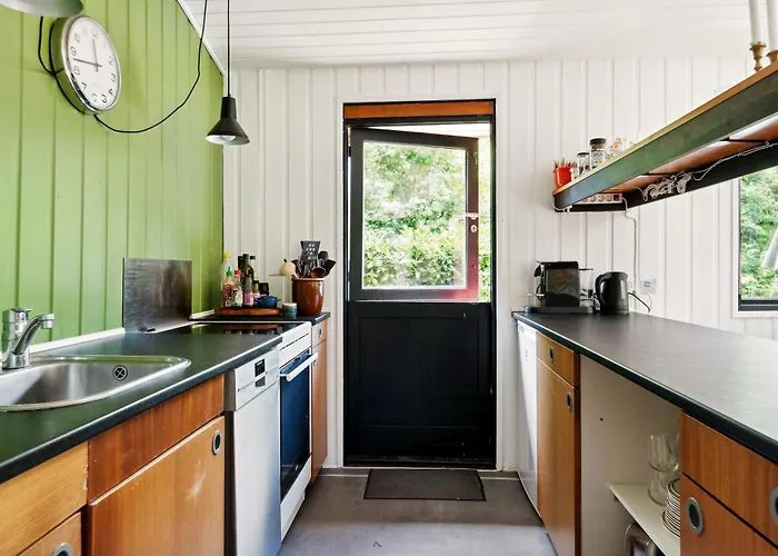 The Red Summer House With The Lush Garden At Vakantiehuis