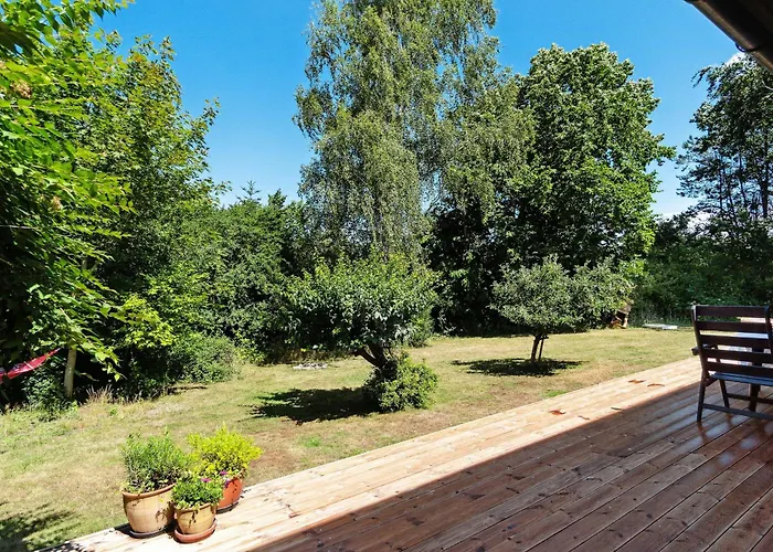 The Red Summer House With The Lush Garden At Vakantiehuis Asnæs